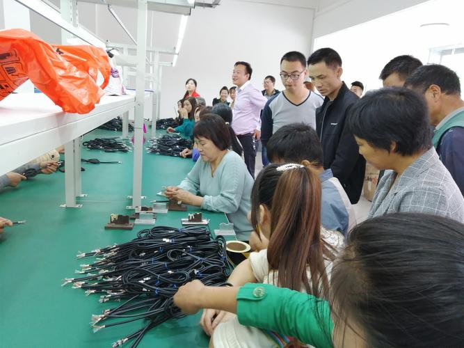 石泉县又一新社区工厂举行开工暨揭牌仪式